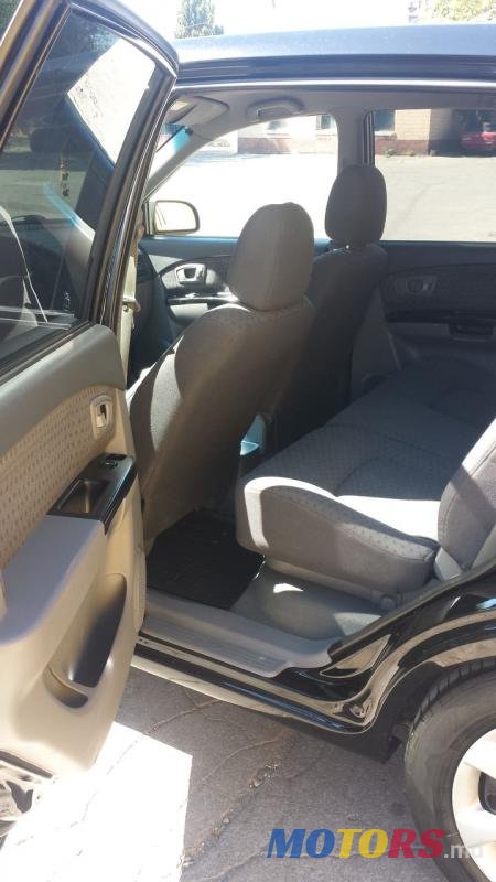 2006' Kia Carens photo #3