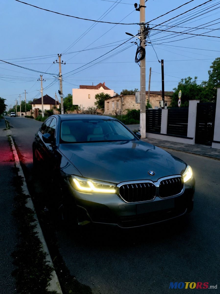 2020' BMW 5 Series photo #6
