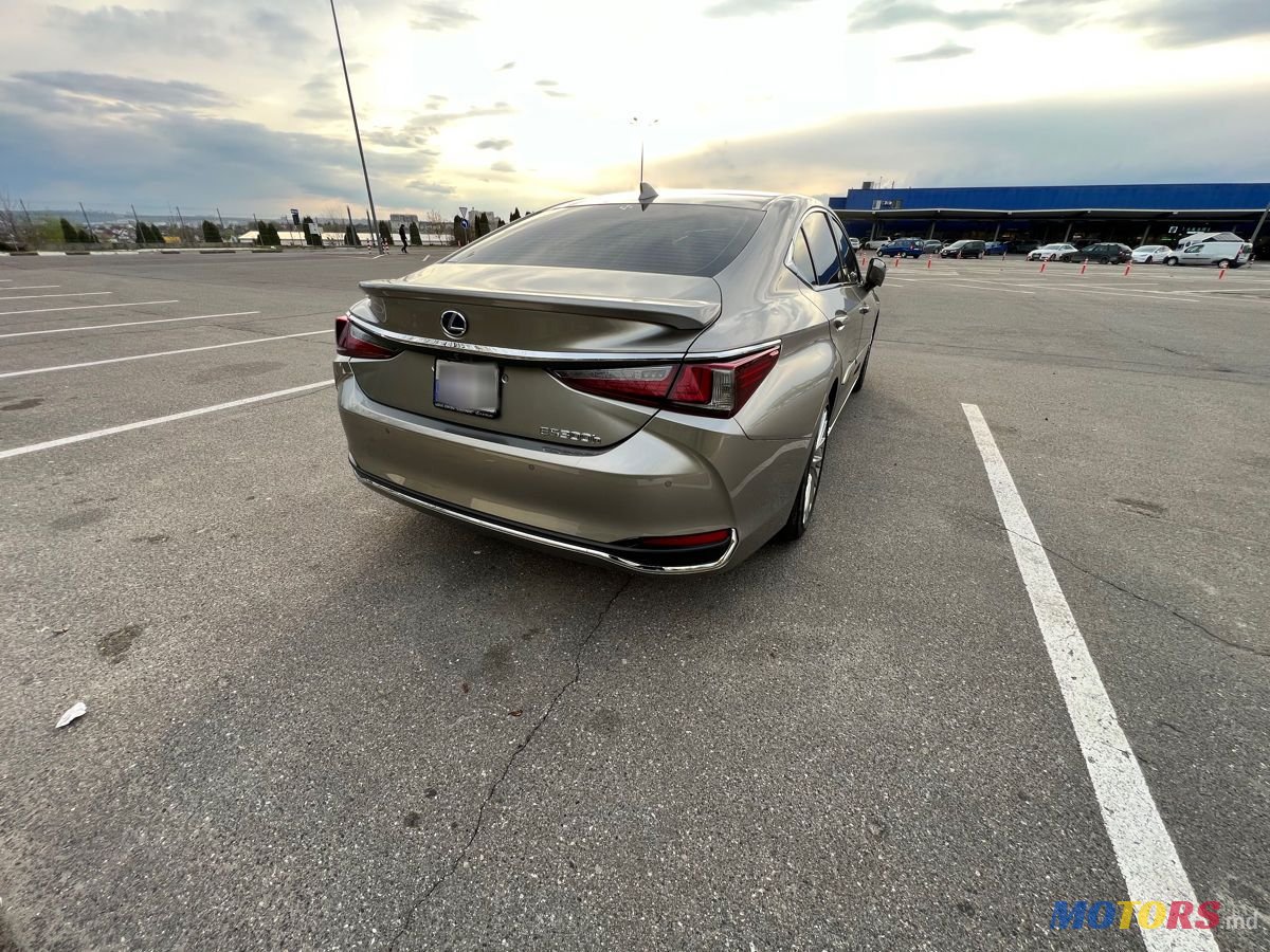 2021' Lexus Es Series photo #6