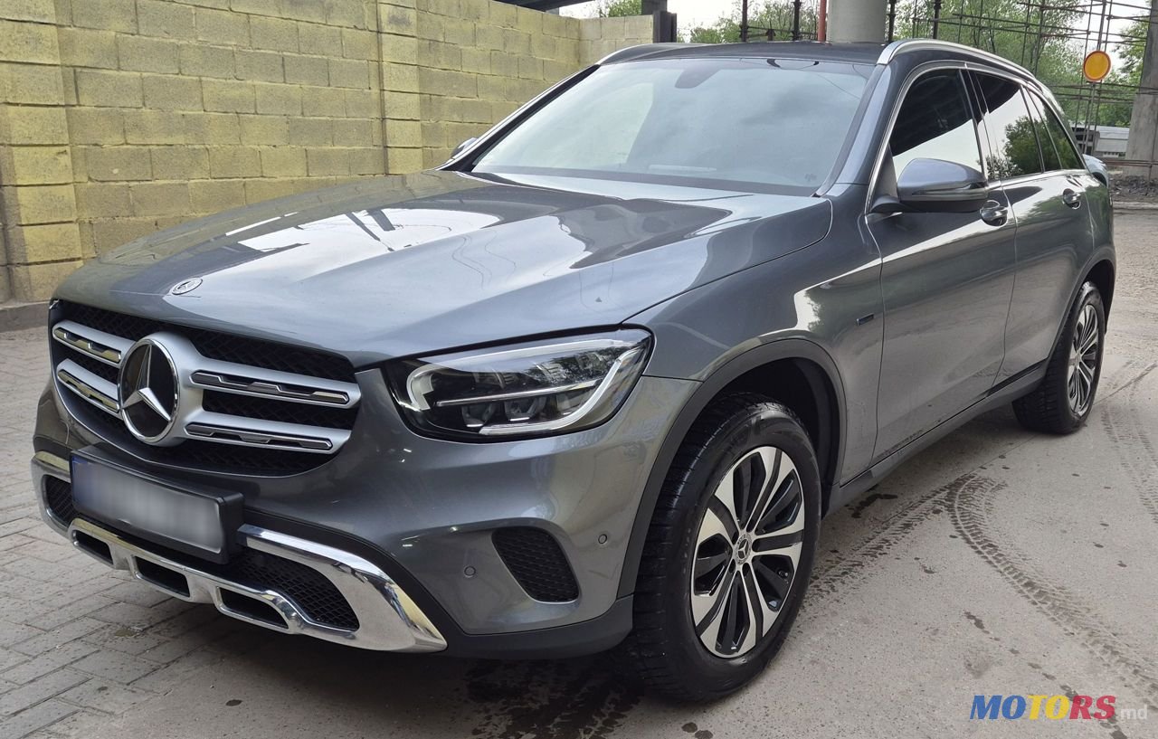 2021' Mercedes-Benz GLC photo #3