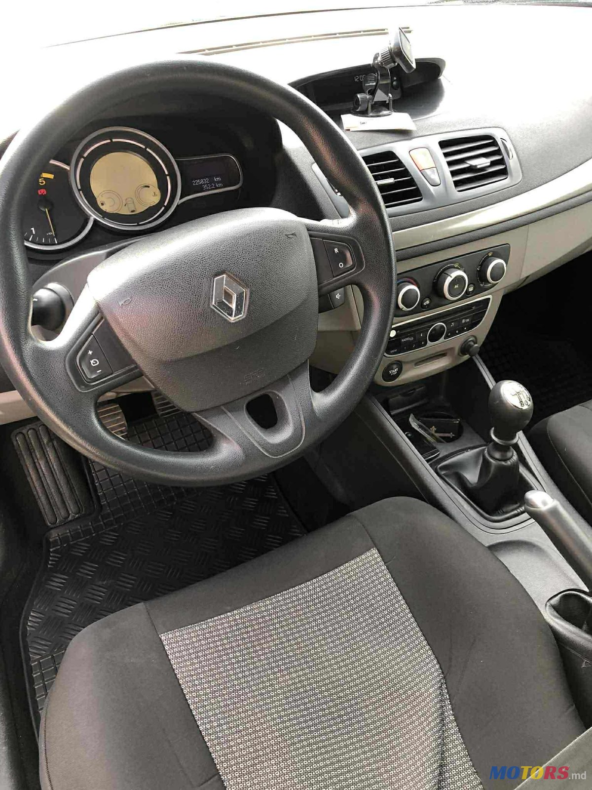 2009' Renault Megane photo #4