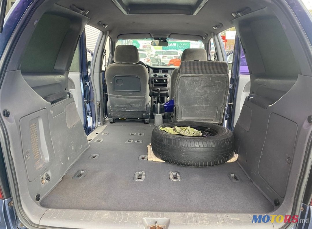 2002' Hyundai Trajet photo #7