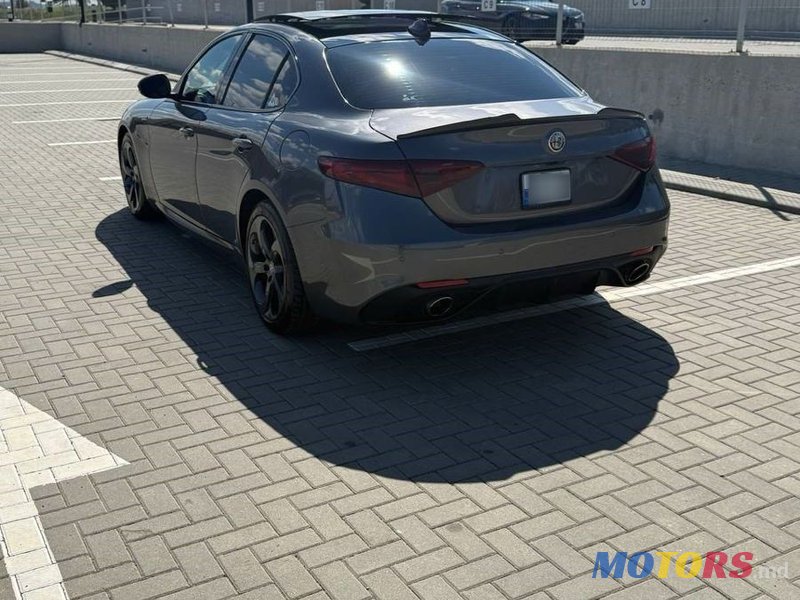 2017' Alfa Romeo Giulia photo #3