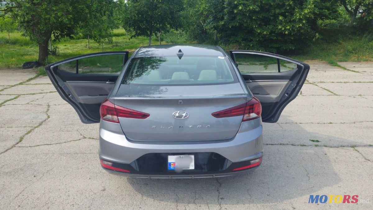 2018' Hyundai Elantra photo #2