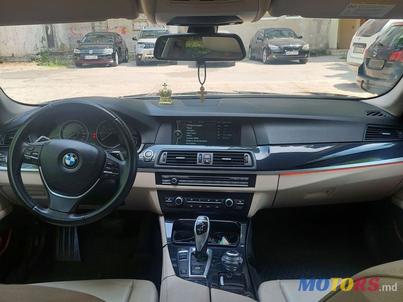 2012' BMW 5 Series photo #6