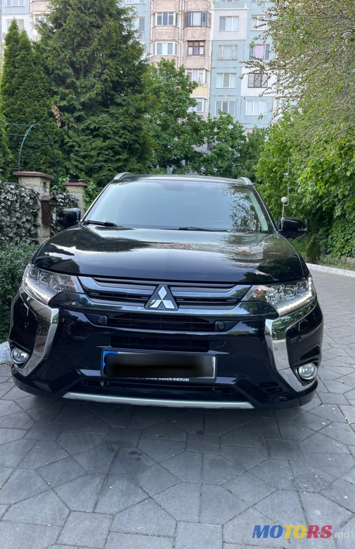 2015' Mitsubishi Outlander photo #1