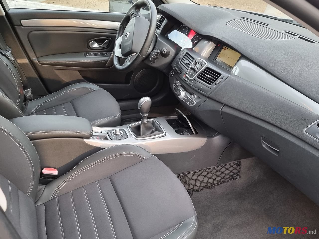 2011' Renault Laguna photo #6