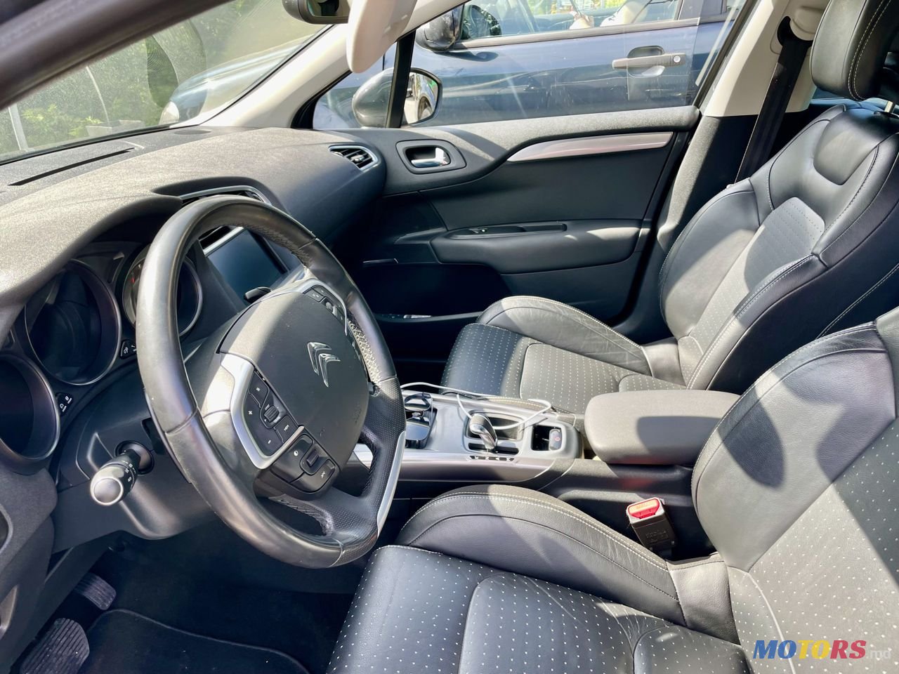 2010' Citroen C4 photo #3