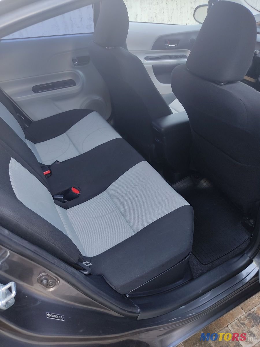 2014' Toyota Prius c photo #6