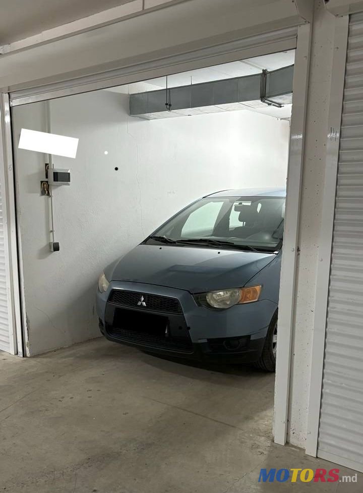 2009' Mitsubishi Colt photo #6