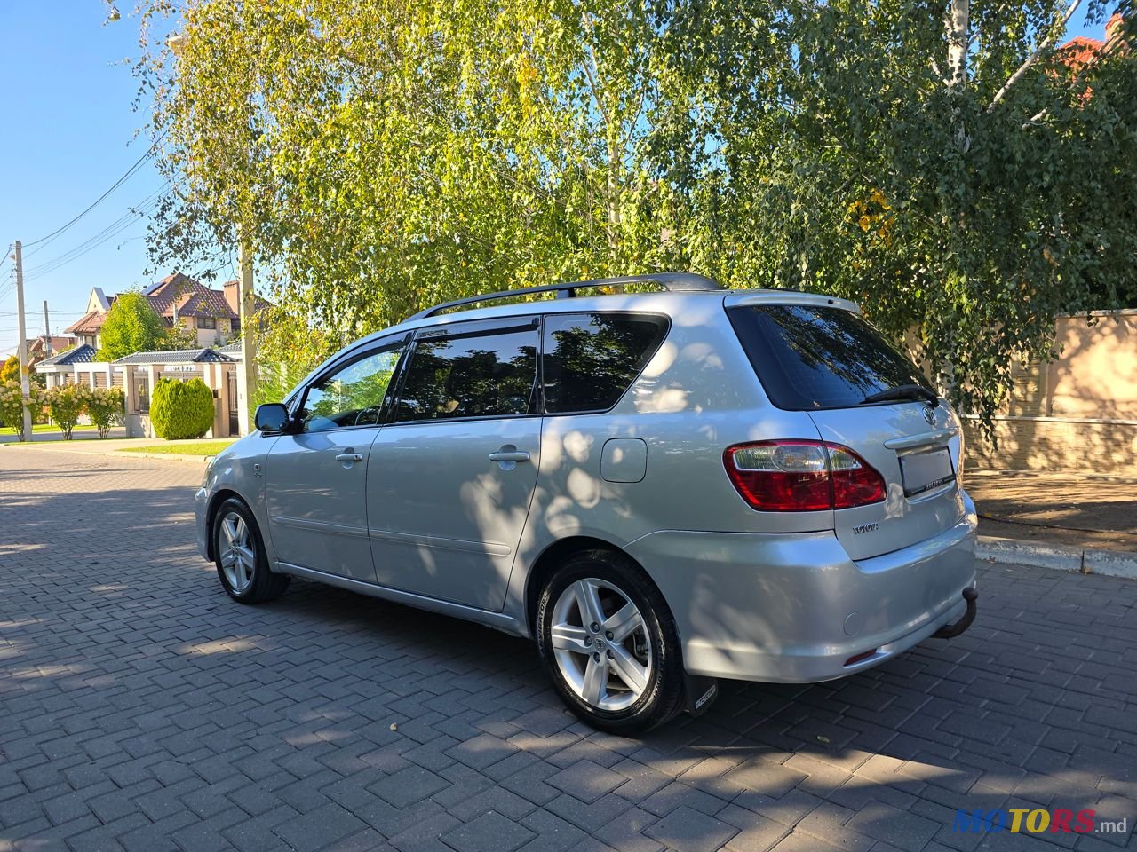 2004' Toyota Avensis Verso photo #6