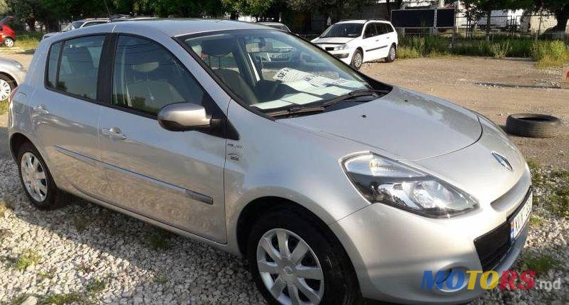 2012' Renault Clio photo #1