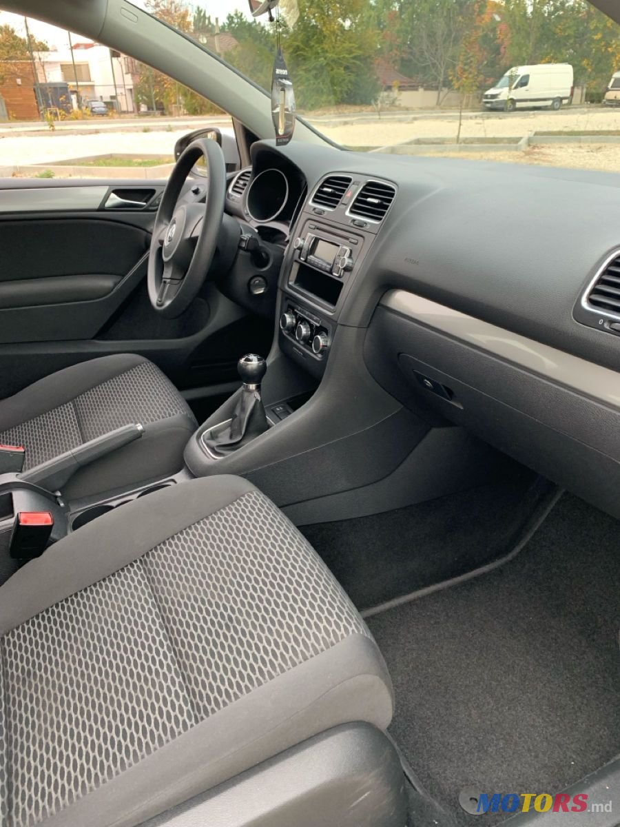 2009' Volkswagen Golf photo #5