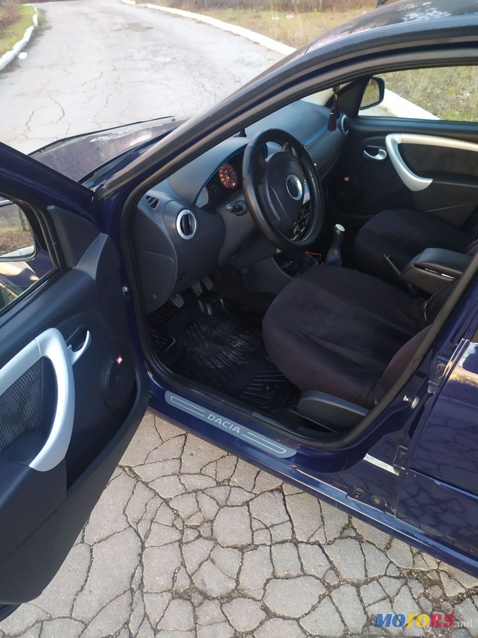 2011' Dacia Logan photo #5