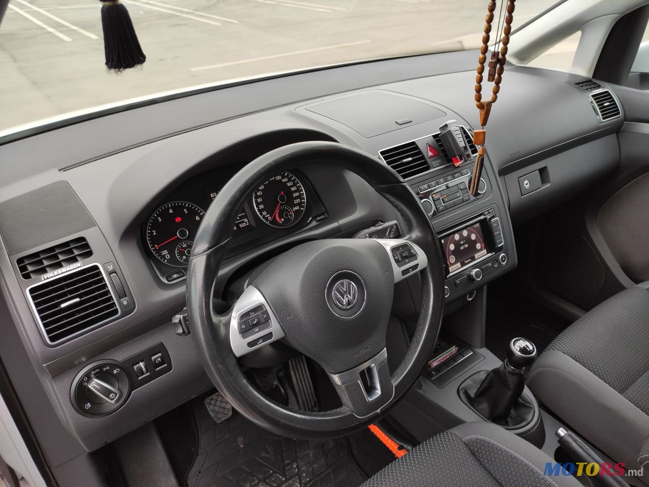 2011' Volkswagen Touran photo #6