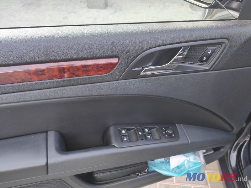 2011' Skoda Superb photo #4
