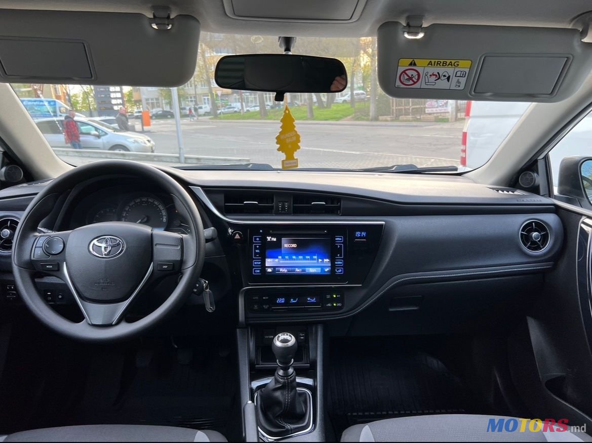 2017' Toyota Auris photo #6