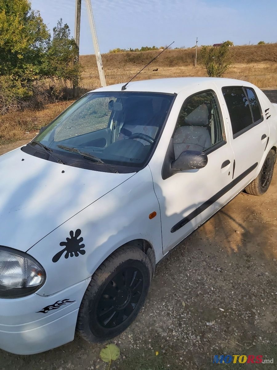 2002' Renault Clio photo #2