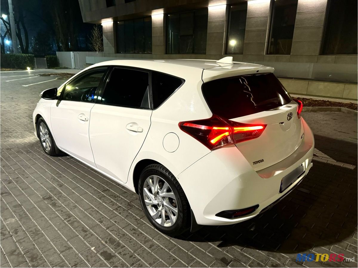 2015' Toyota Auris photo #4