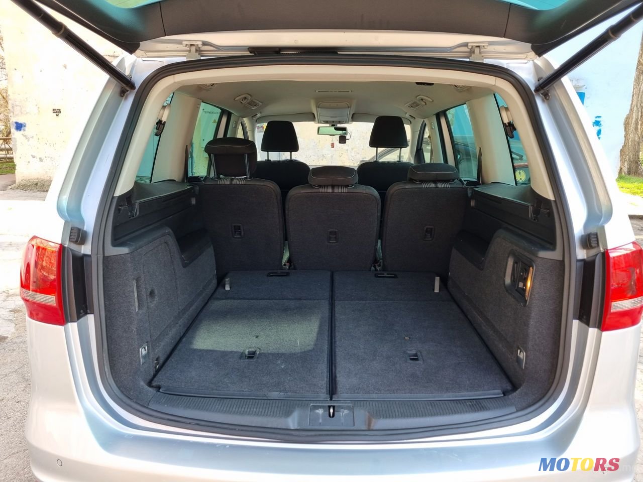 2012' Volkswagen Sharan photo #5