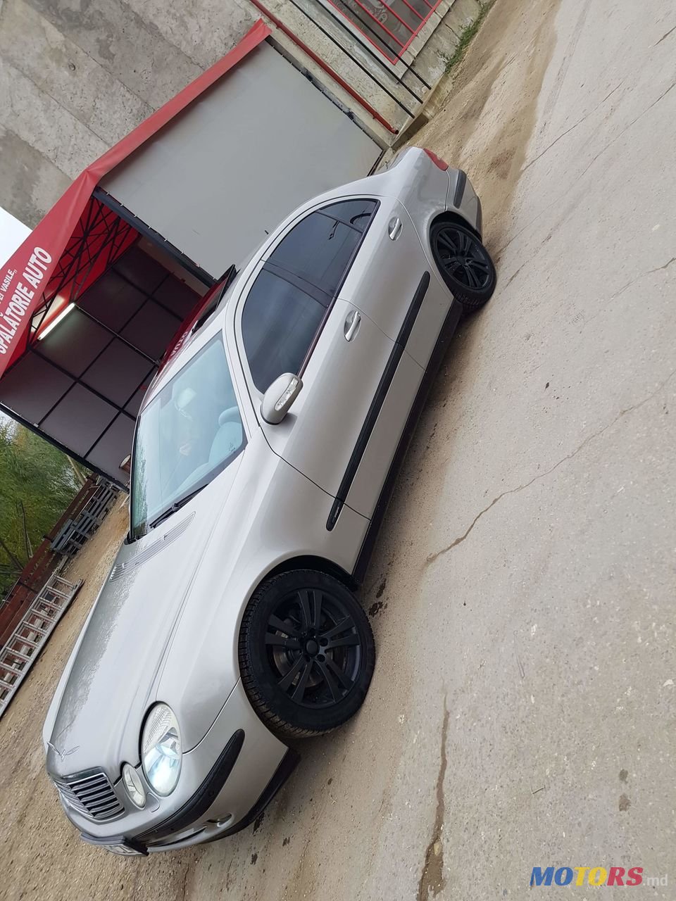 2004' Mercedes-Benz E Класс photo #3