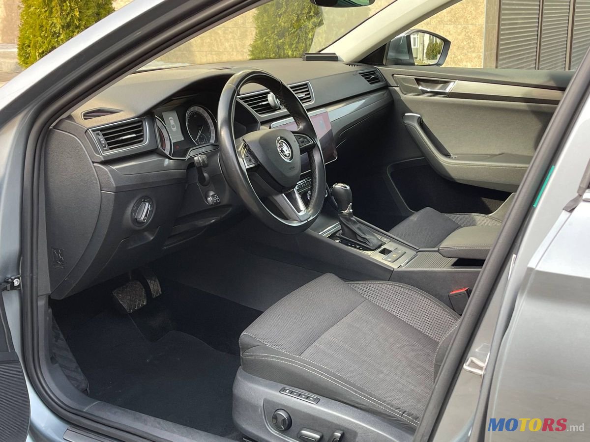 2020' Skoda Superb photo #6