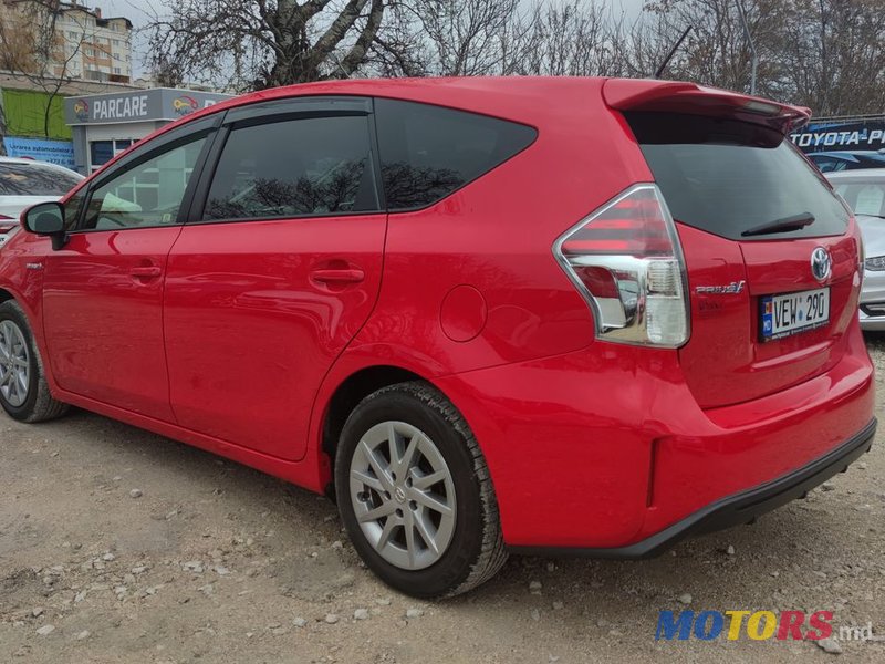 2015' Toyota Prius v photo #3