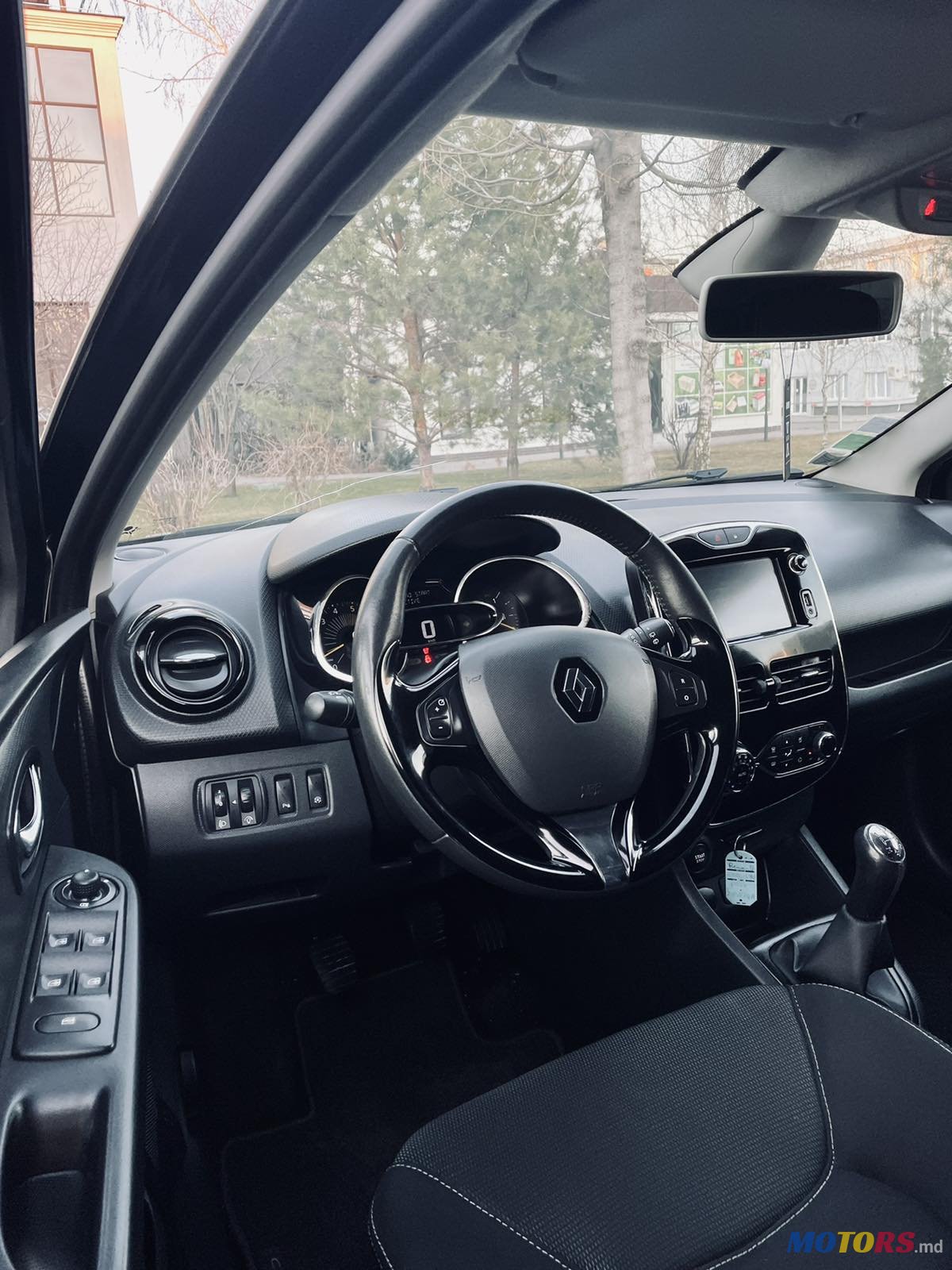 2014' Renault Clio photo #4