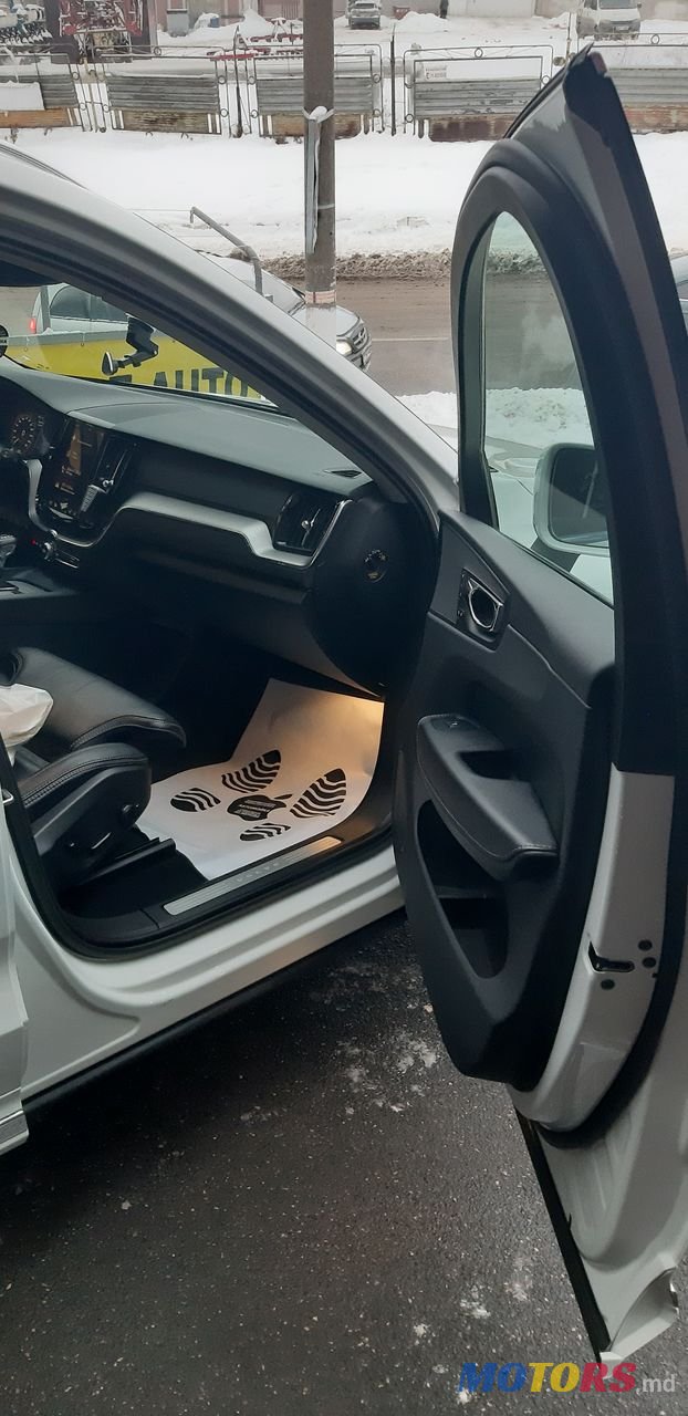 2017' Volvo XC60 photo #6