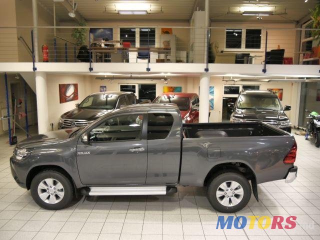 2018' Toyota Hilux UCES MOTORS photo #3