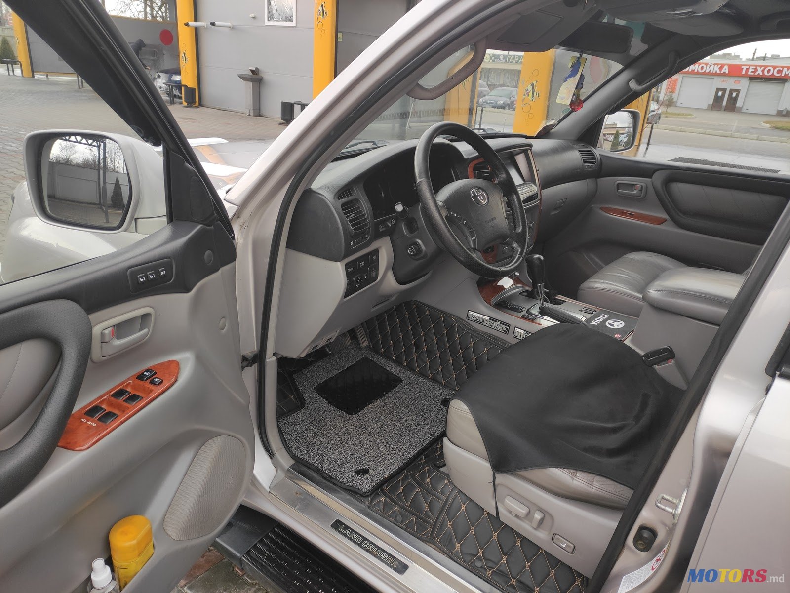 2004' Toyota Land Cruiser 100 Джип photo #5