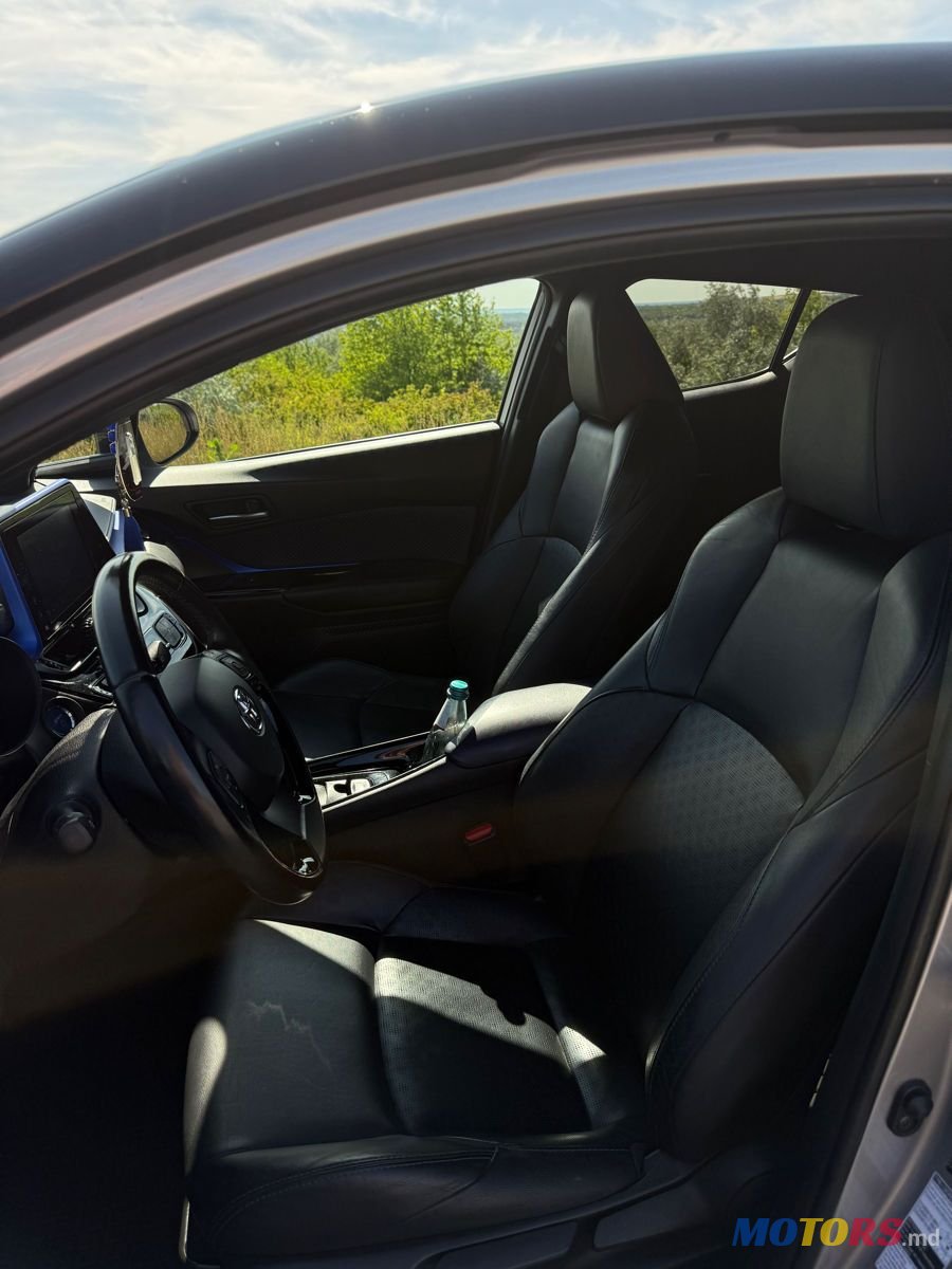 2017' Toyota C-HR photo #6
