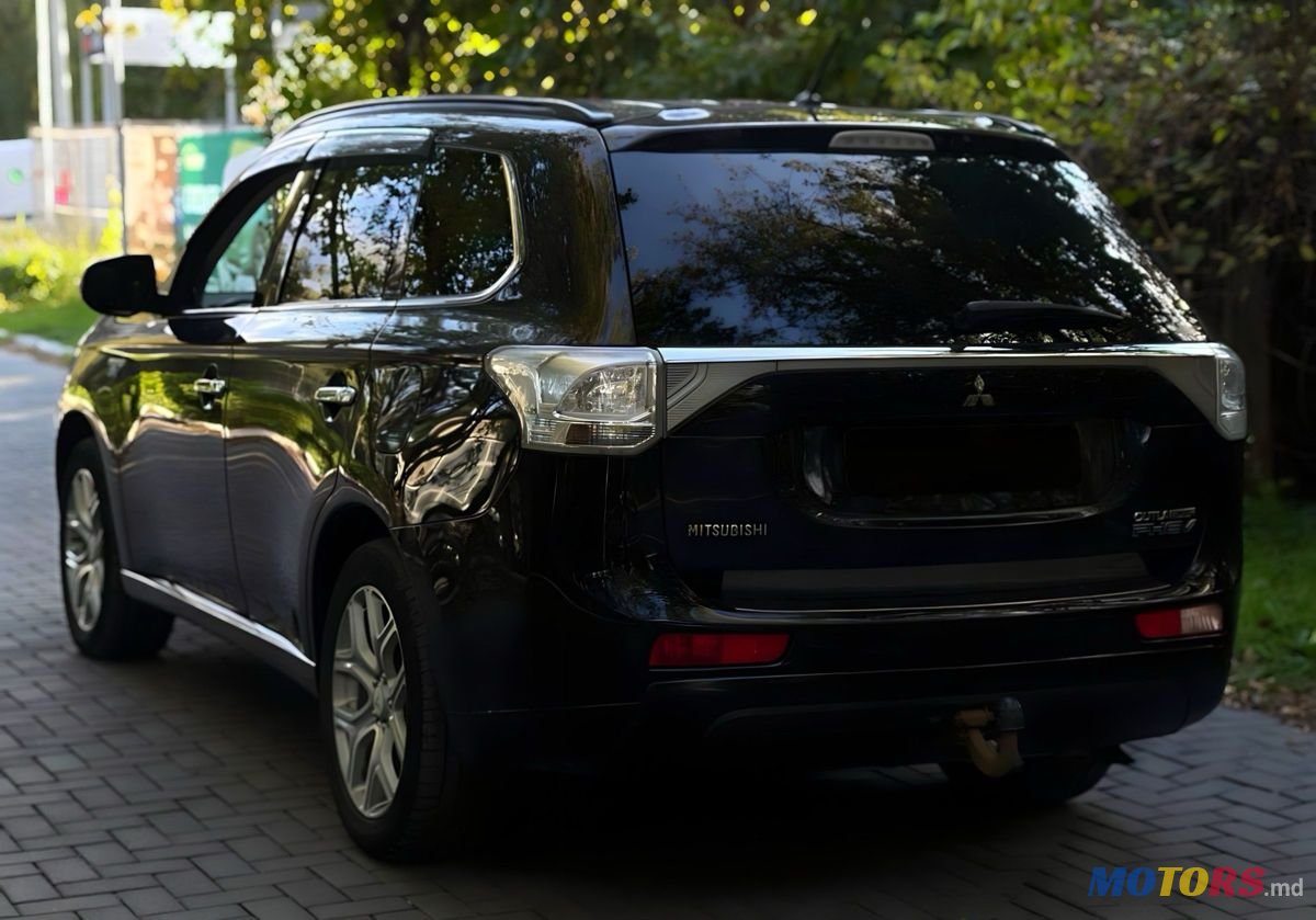 2014' Mitsubishi Outlander photo #3