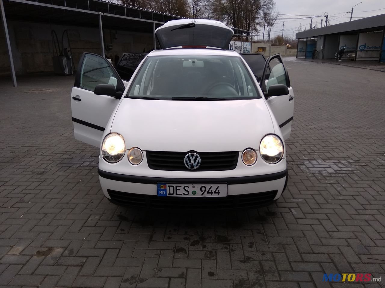 2004' Volkswagen Polo photo #4