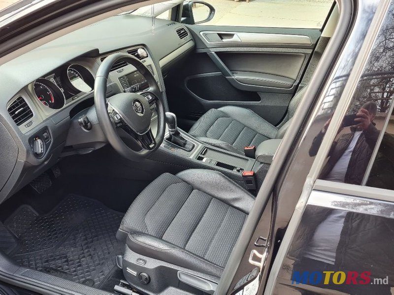 2016' Volkswagen Golf photo #5