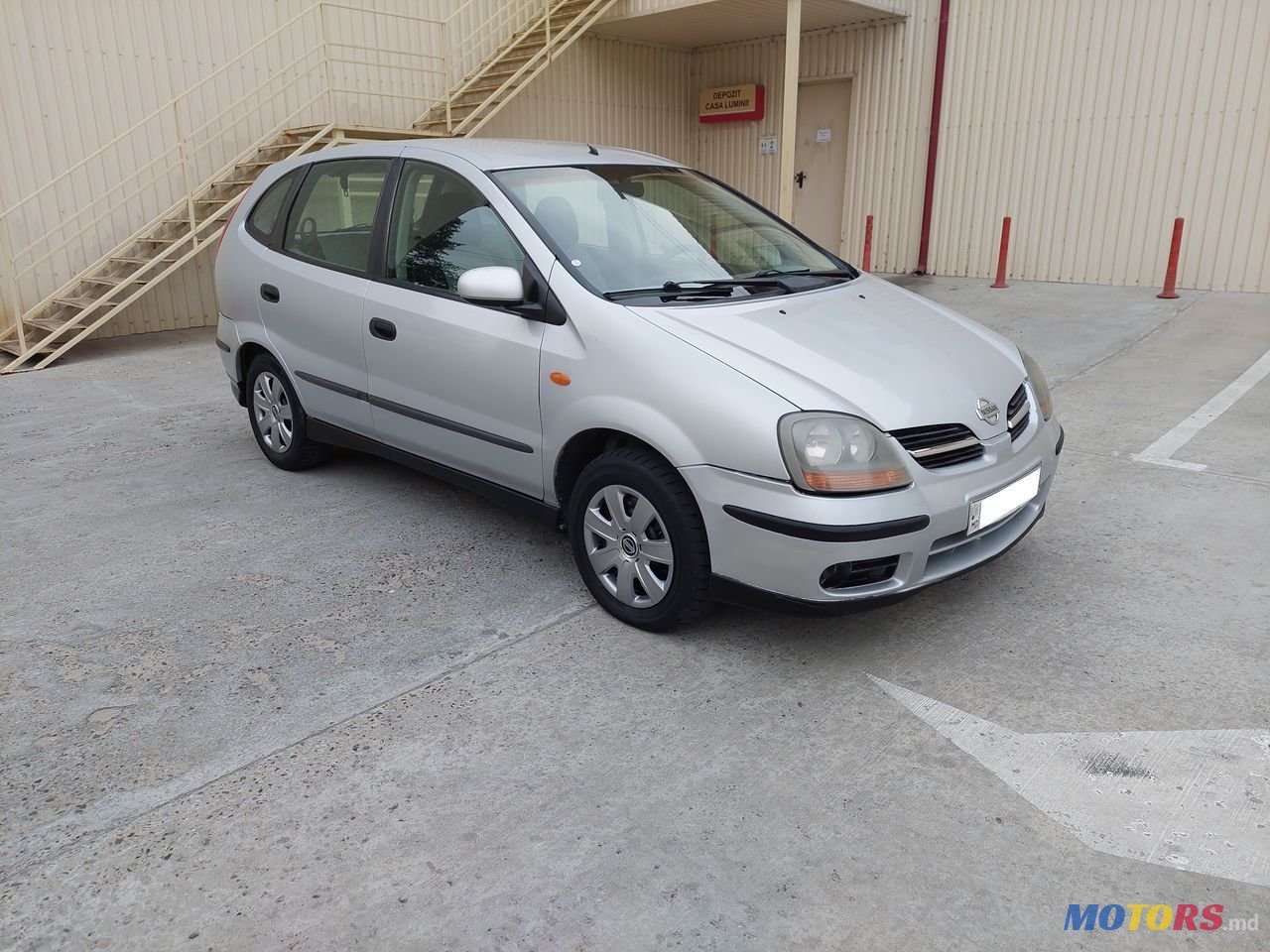 2003' Nissan Almera Tino photo #1