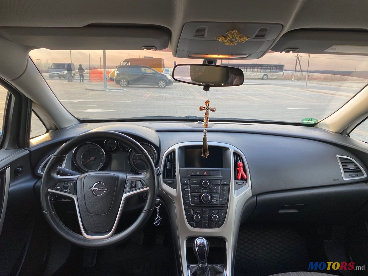 2012' Opel Astra photo #4