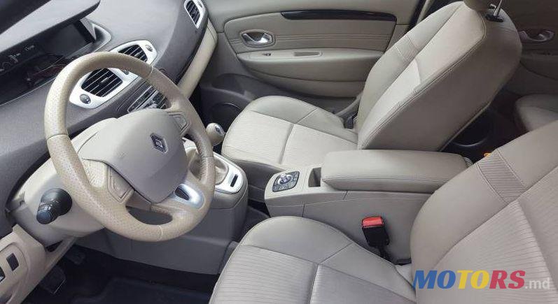 2009' Renault Grand Scenic photo #2