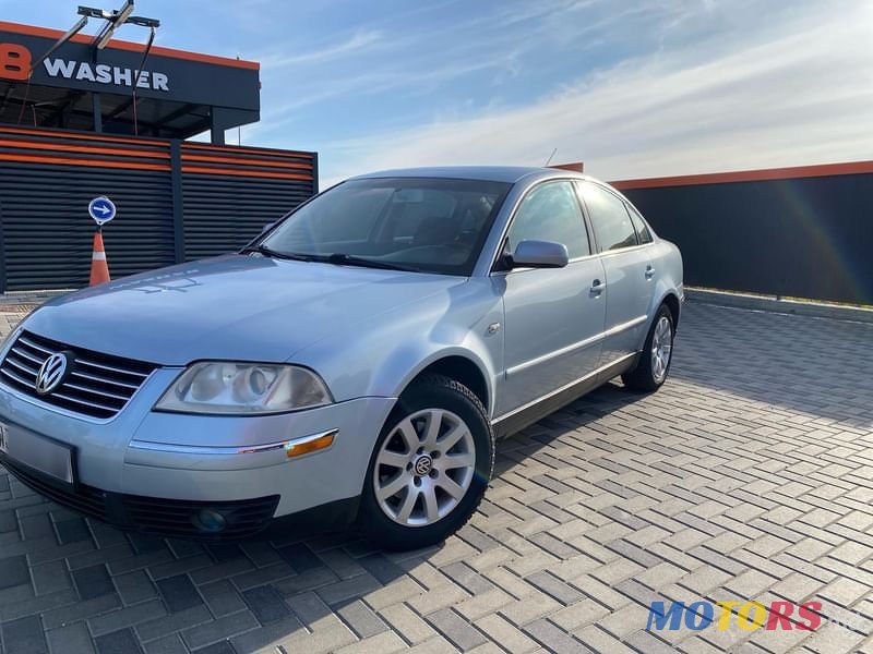 2002' Volkswagen Passat photo #1