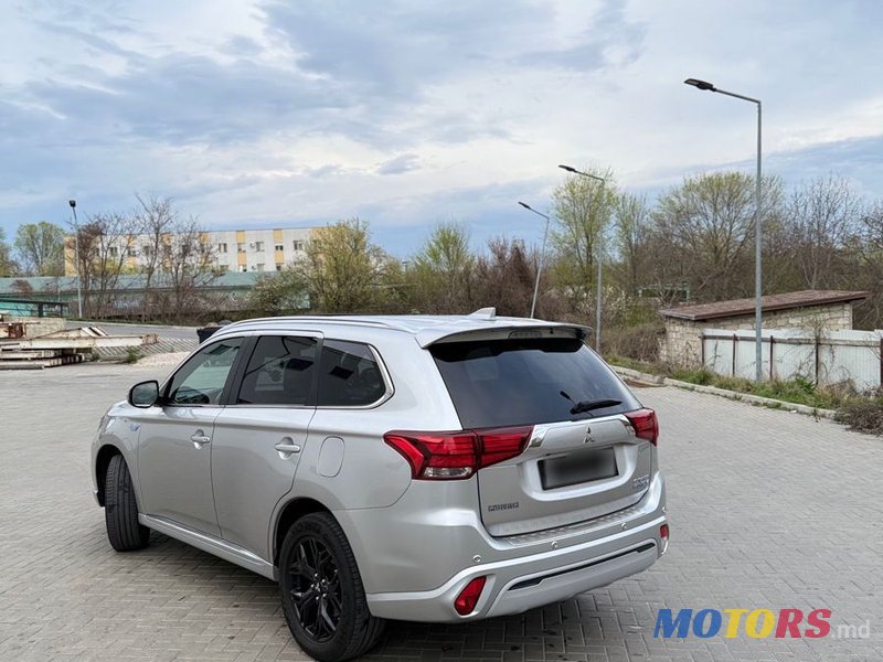2018' Mitsubishi Outlander photo #3