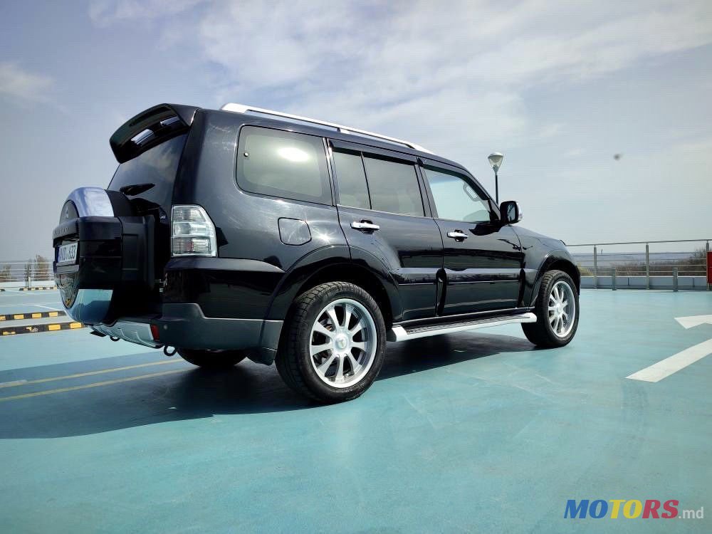 2008' Mitsubishi Pajero photo #1