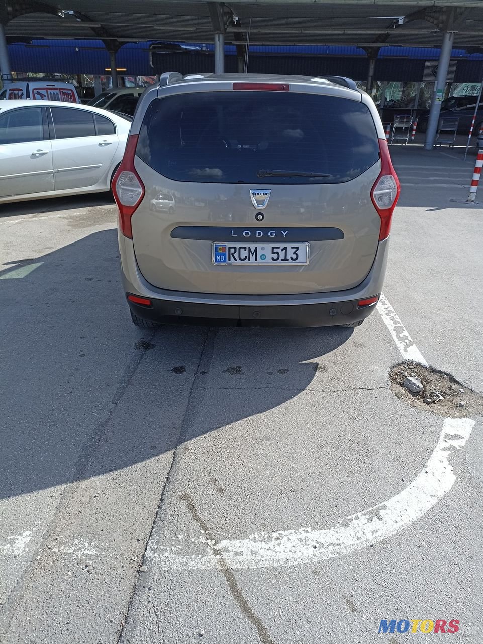 2013' Dacia Lodgy photo #3