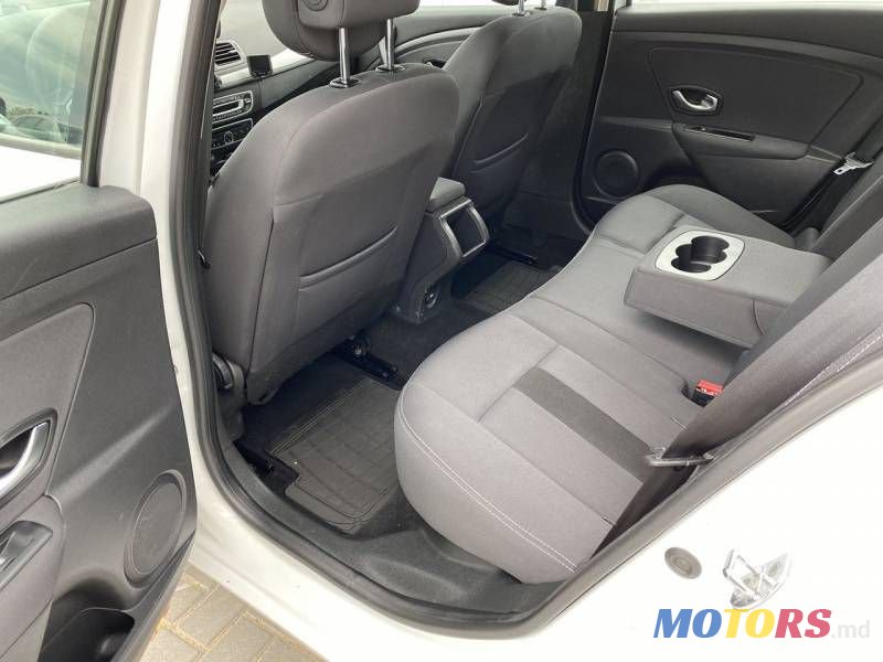 2011' Renault Megane photo #6