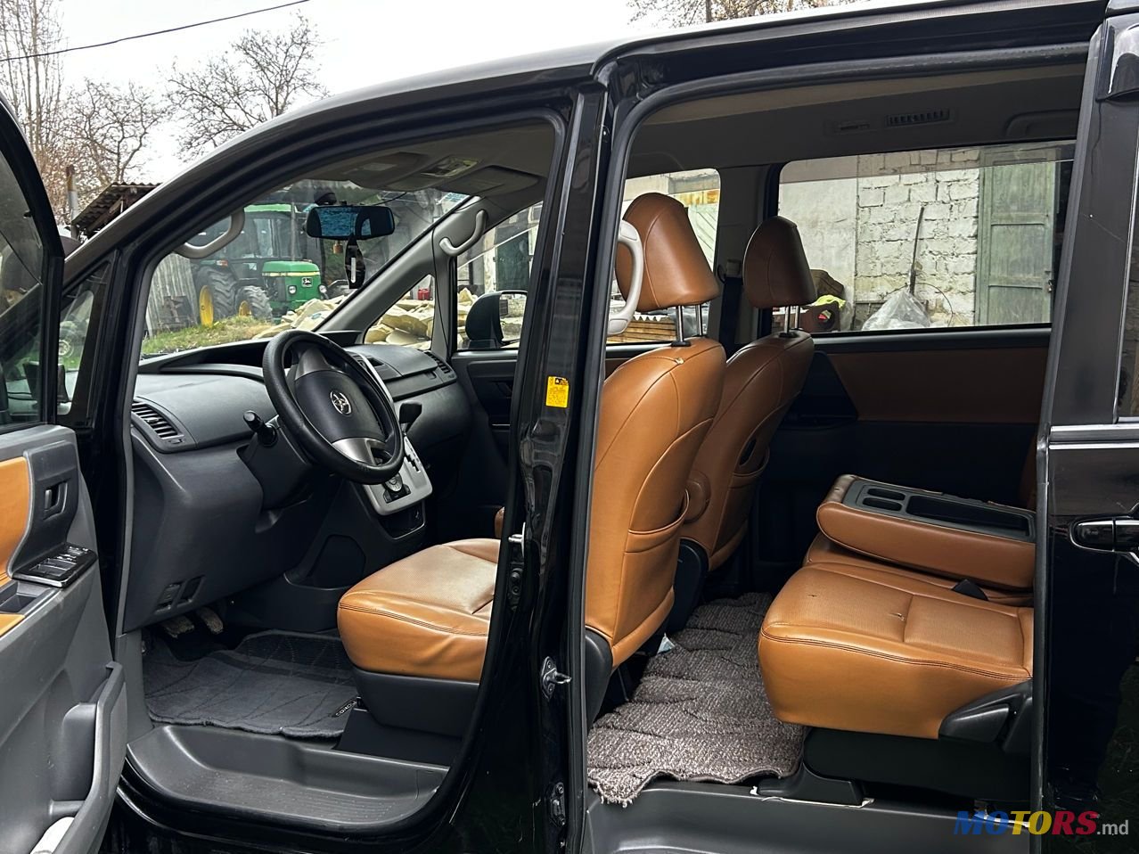 2008' Toyota Voxy photo #2