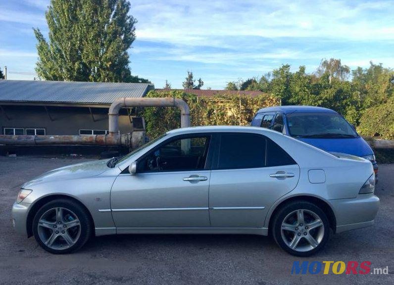 2002' Lexus IS photo #2