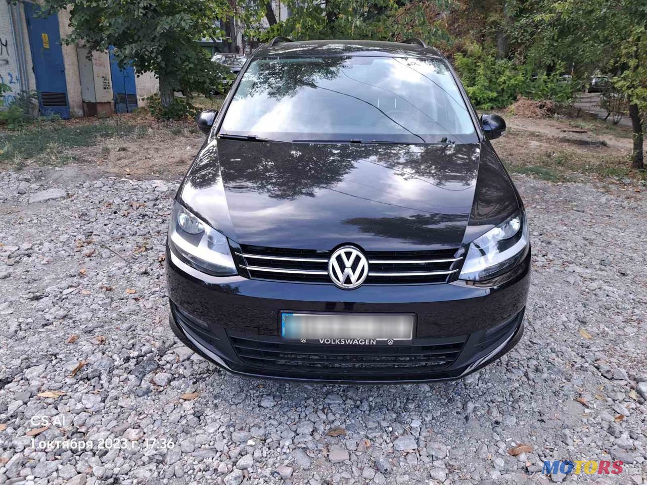 2011' Volkswagen Sharan photo #2