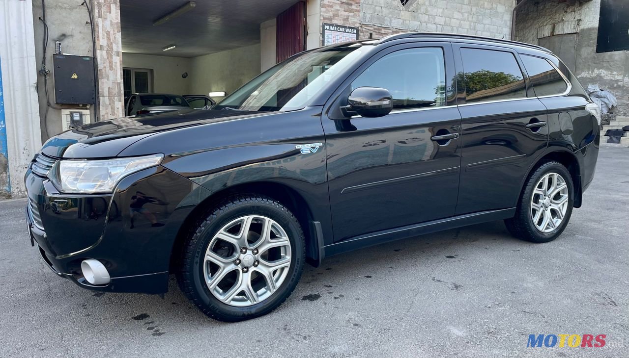2014' Mitsubishi Outlander photo #5