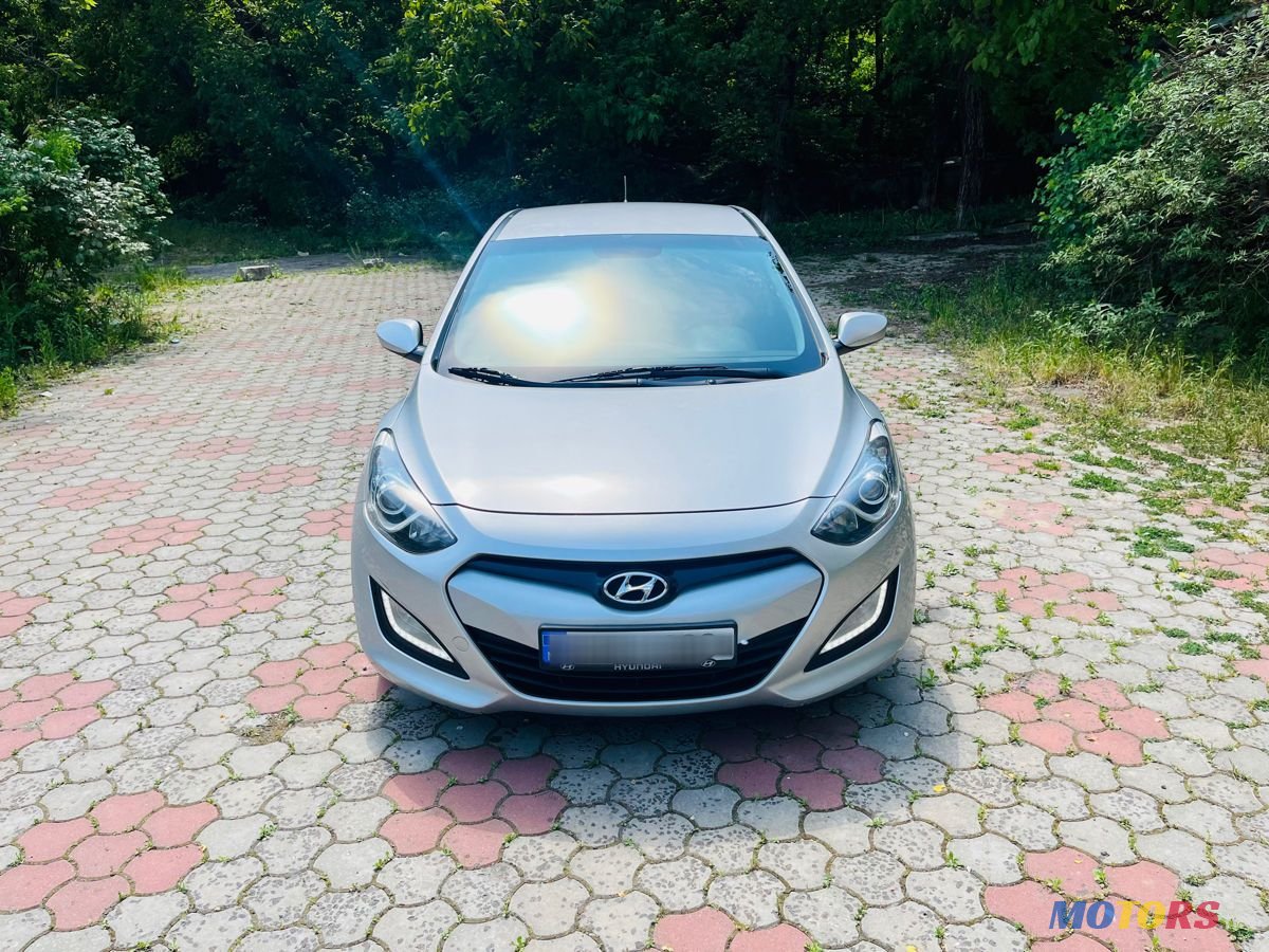 2012' Hyundai i30 photo #5