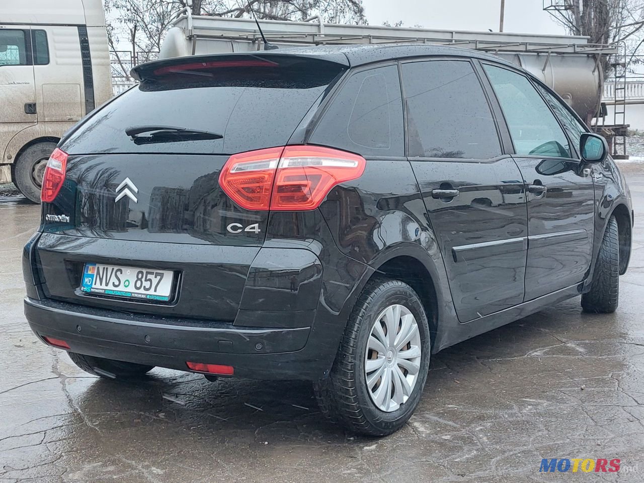 2010' Citroen C4 Picasso photo #2