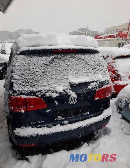 2011' Volkswagen Touran photo #2